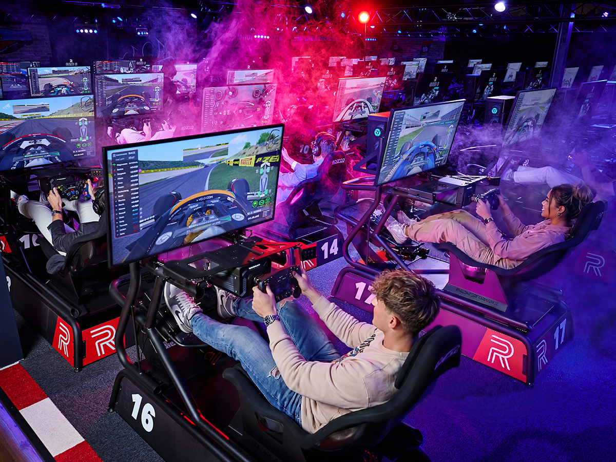 Racen tegen elkaar in de simulators